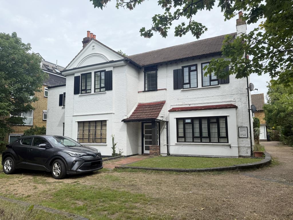 Lot: 19 - FREEHOLD GROUND RENTS WITH VACANT FLAT AND GARAGE - View of front block from Woodcote Road